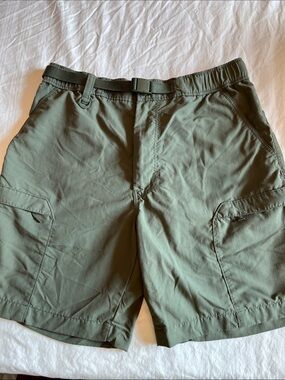 Uniqlo Men's Geared Shorts 8" Lightweight Water Repellent Olive Green Size S